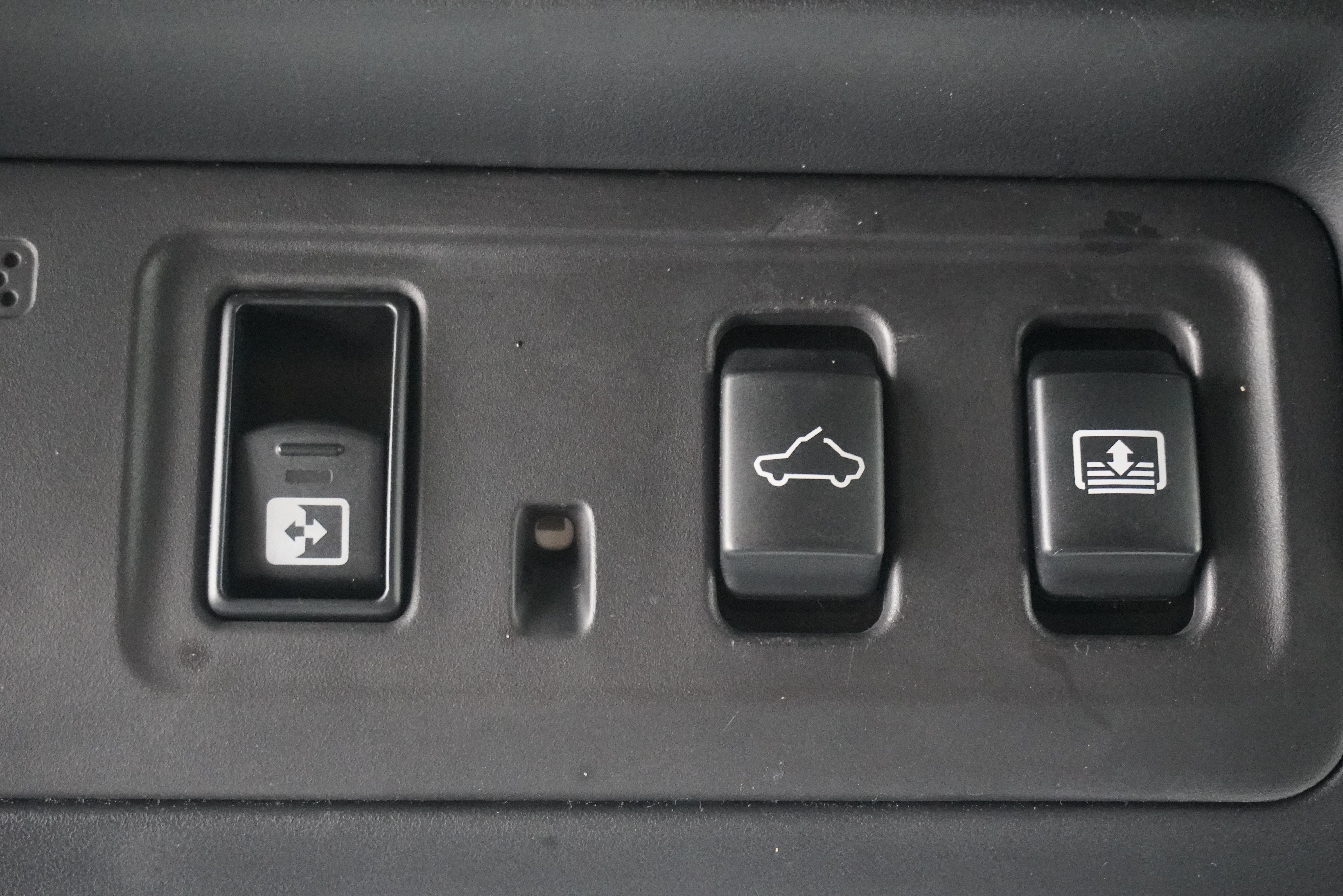 Used 2021 Nissan Titan PRO-4X w/ Pro-4x Convenience Package AWD/4WD image 27