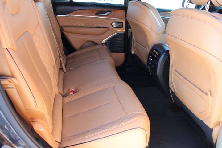 Used 2023 Jeep Grand Cherokee Summit AWD/4WD image 20
