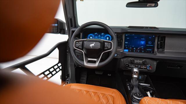 Used 2025 Ford Bronco CUSTOM image 38