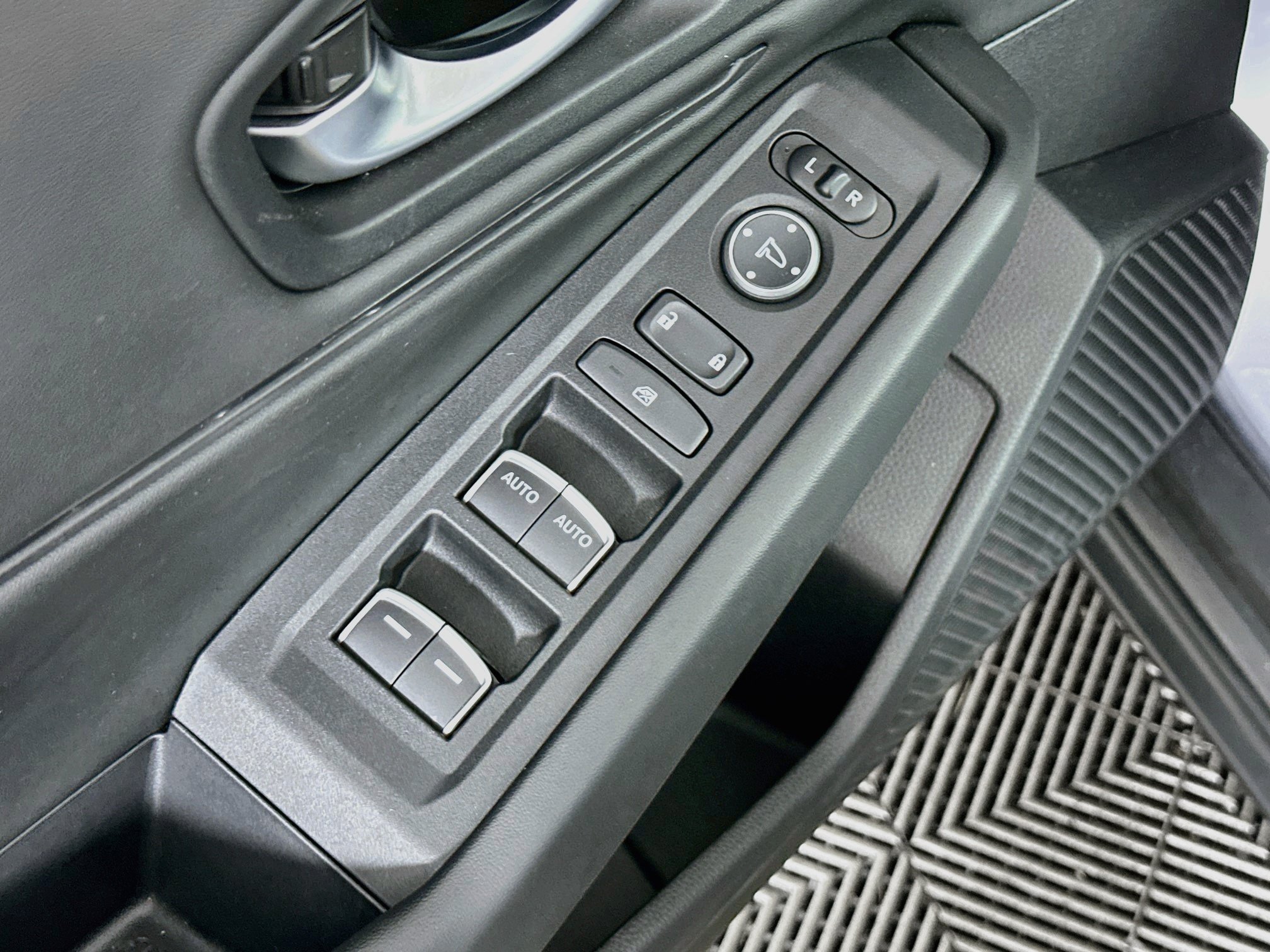 Used 2025 Honda Accord SE image 15