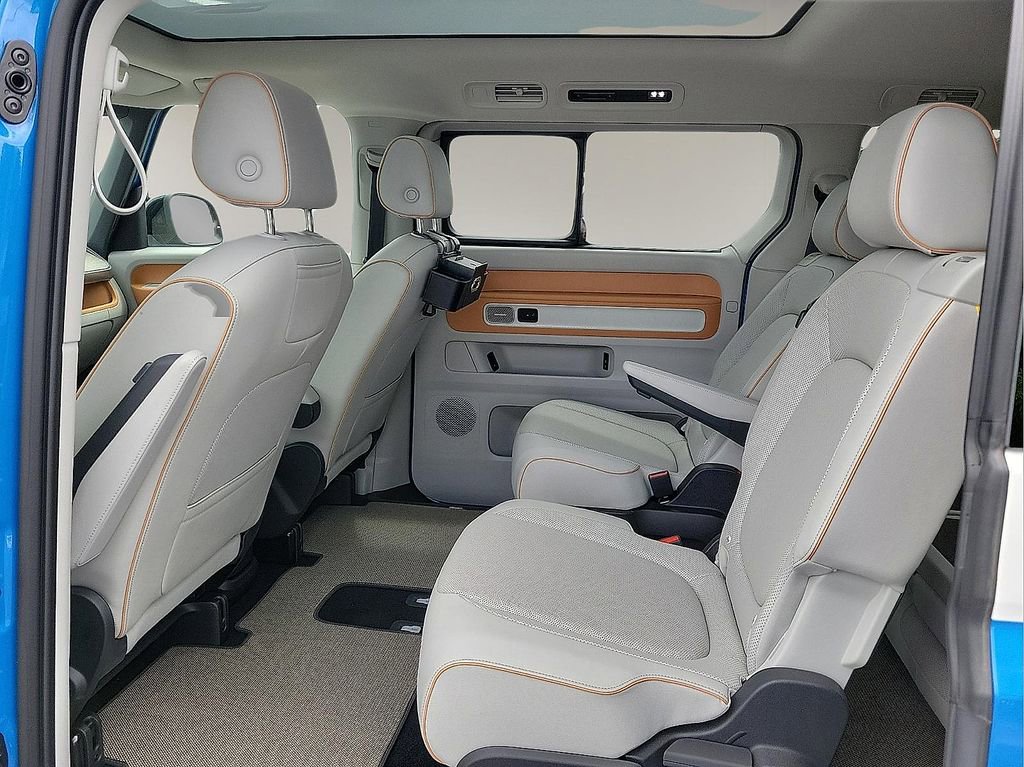 Used 2025 Volkswagen ID. Buzz 1st Edition image 9