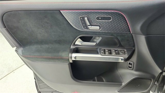 Used 2024 Mercedes-Benz EQB 250+ image 34