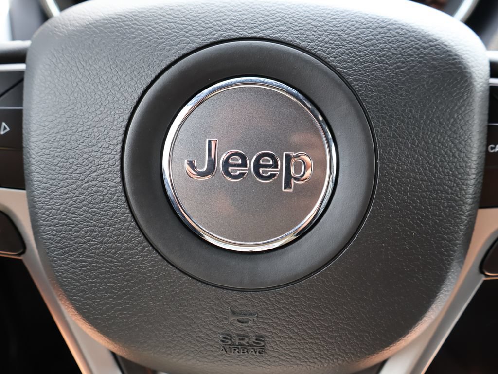 Used 2022 Jeep Grand Cherokee Limited w/ Tech Group AWD/4WD image 27