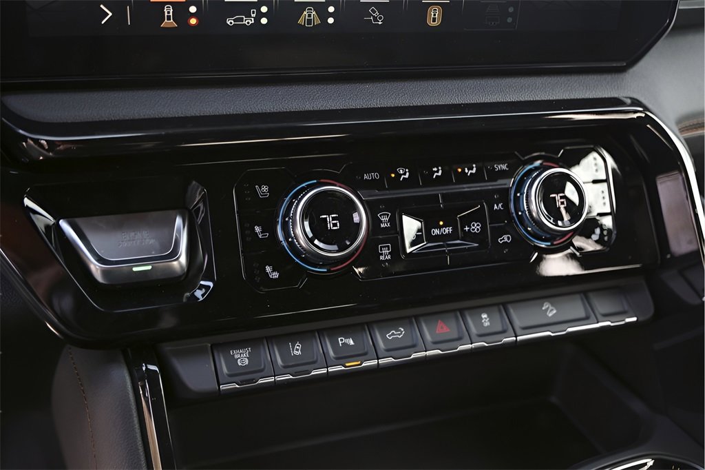 Used 2025 GMC Sierra 2500 AT4 w/ AT4 Premium Plus Package image 16