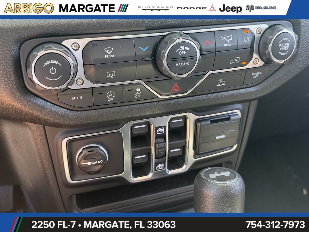 New 2026 Jeep Wrangler Unlimited Sahara AWD/4WD image 23
