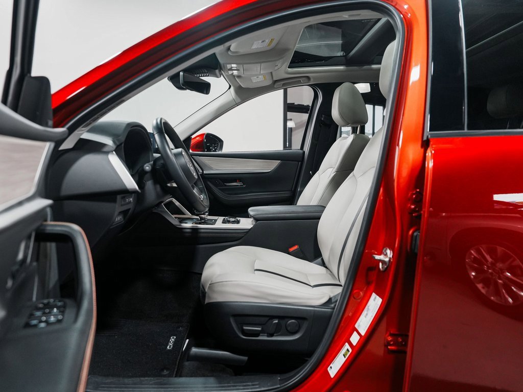 Used 2024 MAZDA CX-90 Plug-In Hybrid w/ Premium Pkg image 30