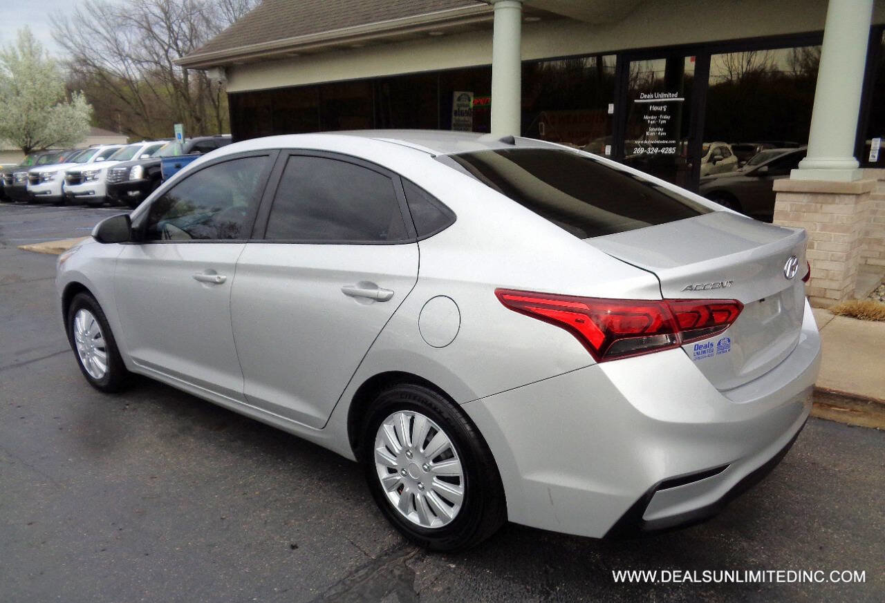 Used 2021 Hyundai Accent SE FWD image 4