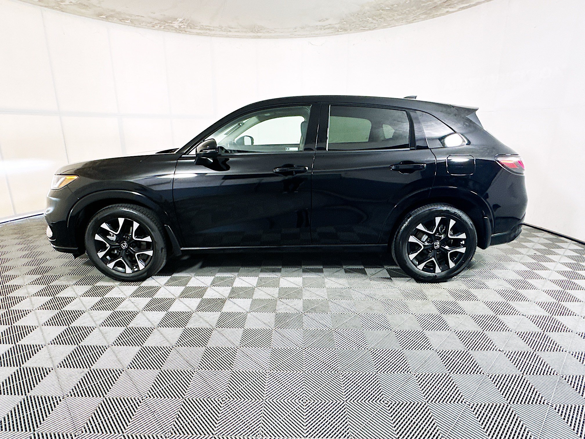 Used 2027 Honda HR-V EX-L image 6