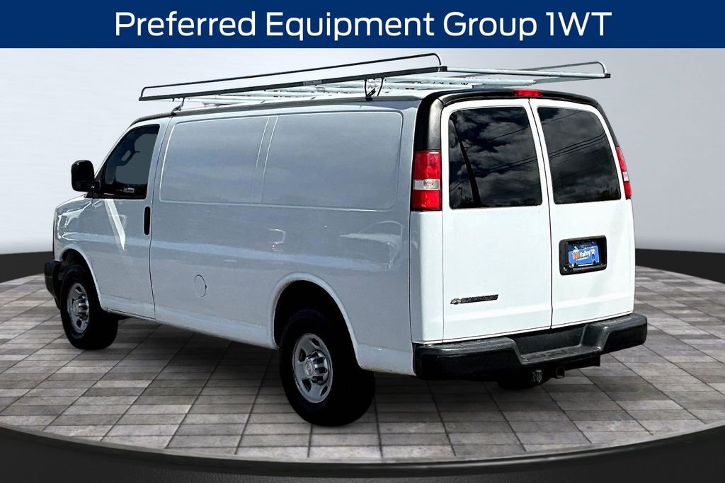 Used 2017 Chevrolet Express 2500 RWD image 4