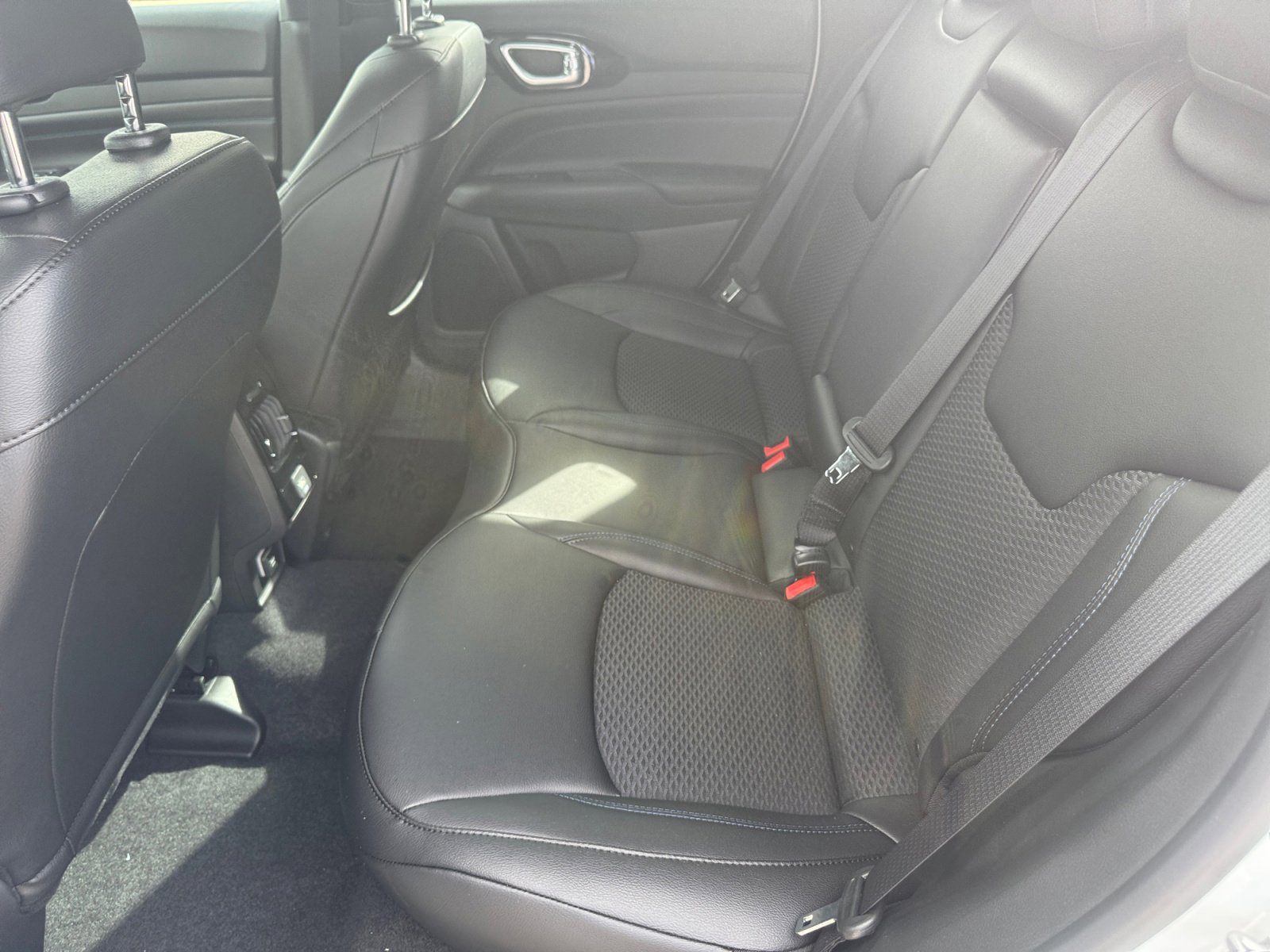 New 2026 Jeep Compass Latitude AWD/4WD image 17