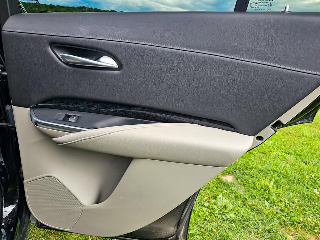 Used 2022 Cadillac XT4 Premium Luxury w/ Enhanced Visibility Package image 43