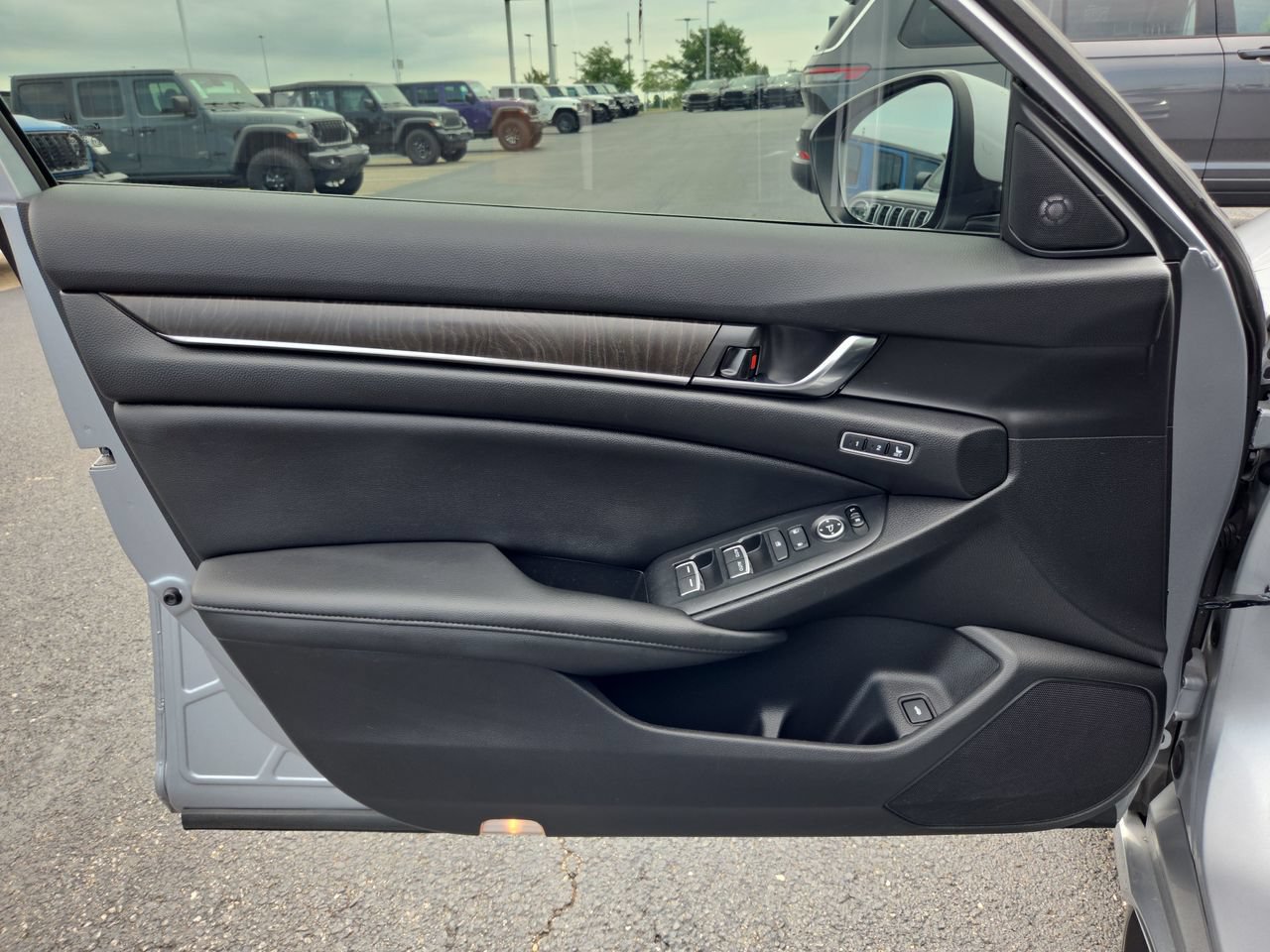 Used 2020 Honda Accord Touring image 17