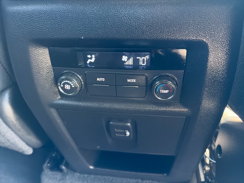 Used 2023 Chevrolet Traverse LT FWD image 33