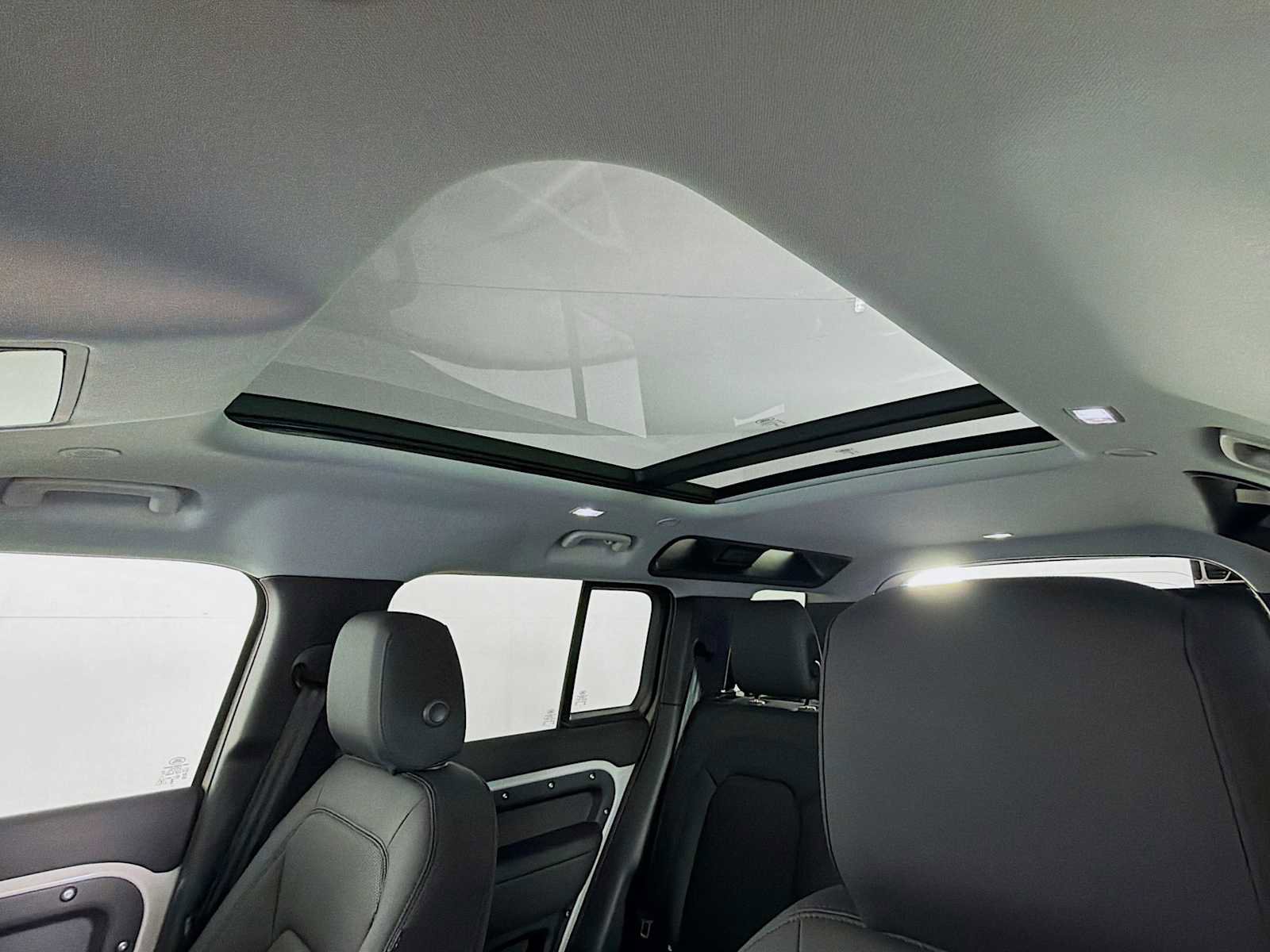 Used 2026 Land Rover Defender 110 S image 13