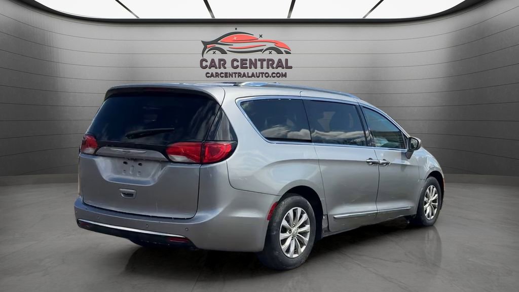 Used 2019 Chrysler Pacifica Touring-L FWD image 5