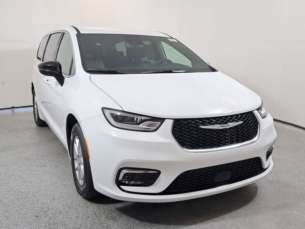 New 2026 Chrysler Pacifica Select image 1