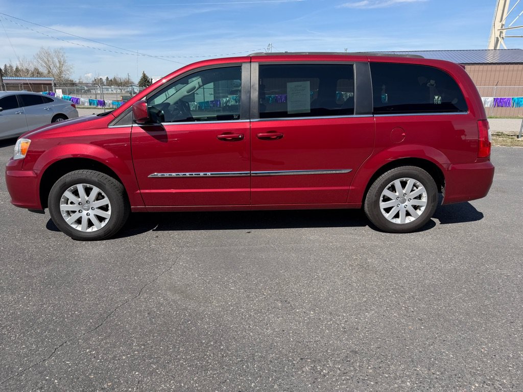 Used 2015 Chrysler Town & Country Touring FWD image 7