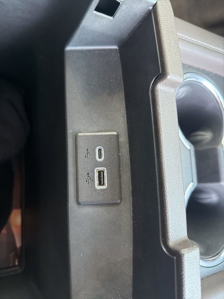 Used 2023 GMC Yukon SLT w/ SLT Luxury Package image 31