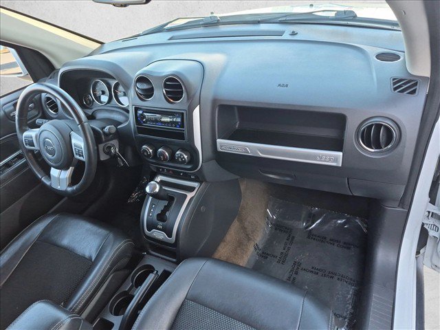 Used 2017 Jeep Compass Latitude AWD/4WD image 19