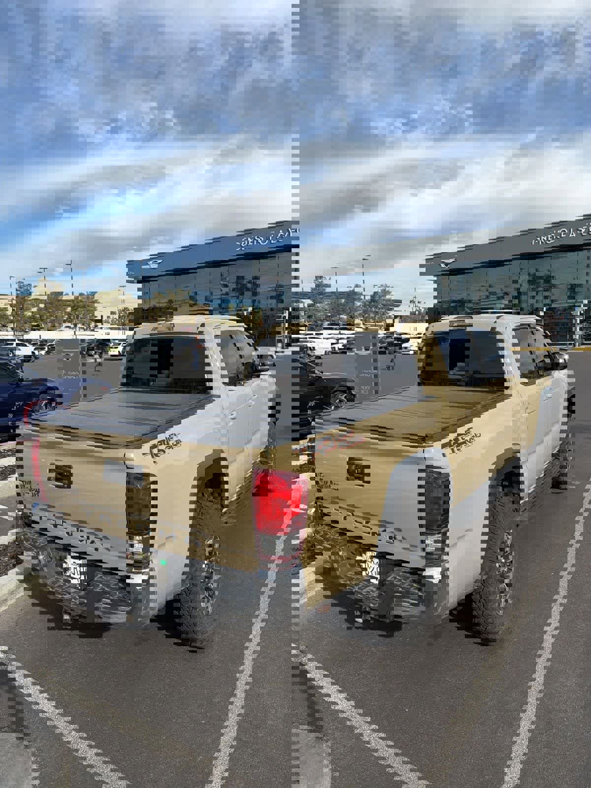 Used 2017 Toyota Tacoma TRD Off-Road w/ Tow Package image 5