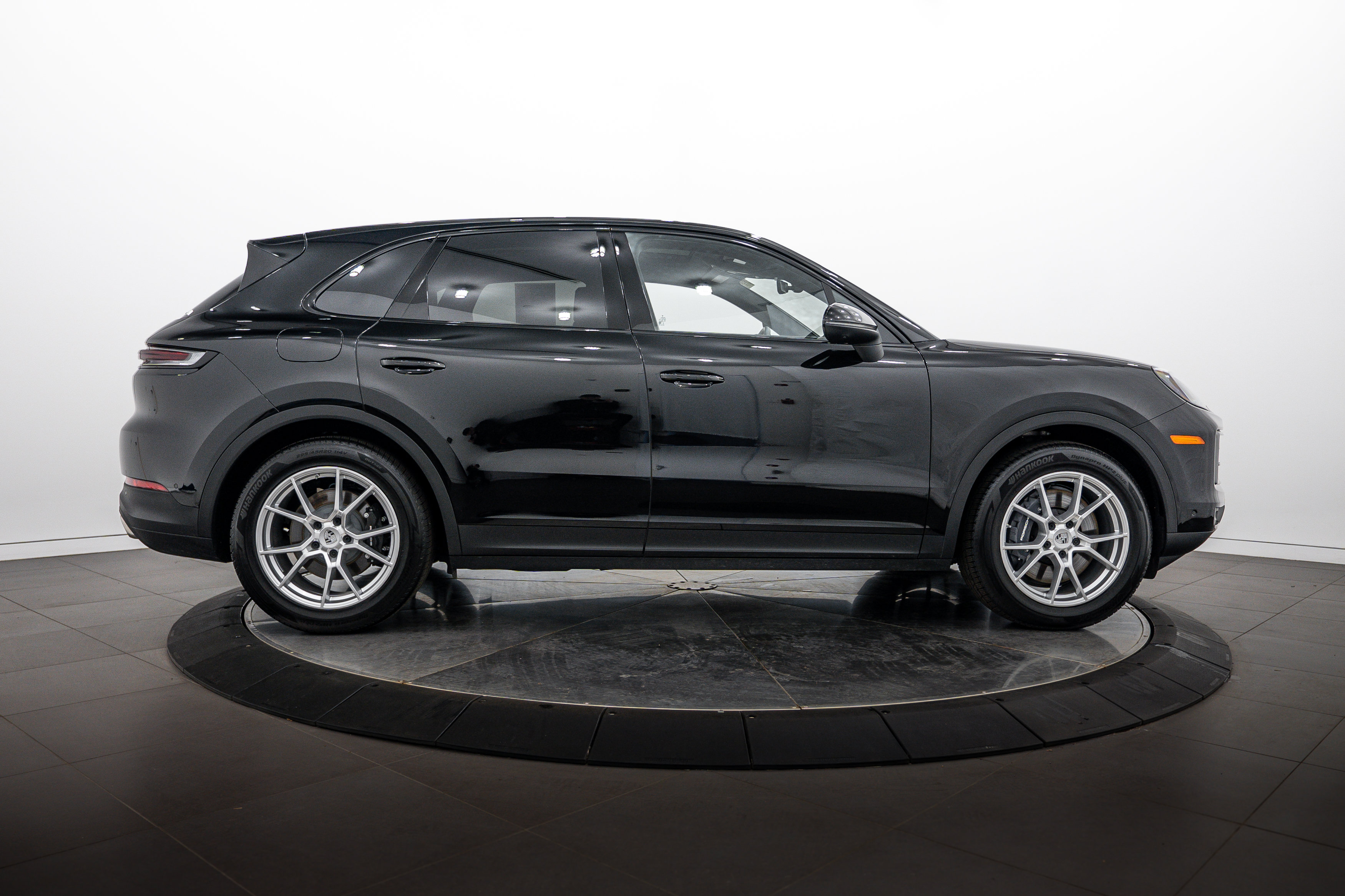 Certified 2026 Porsche Cayenne AWD/4WD image 8