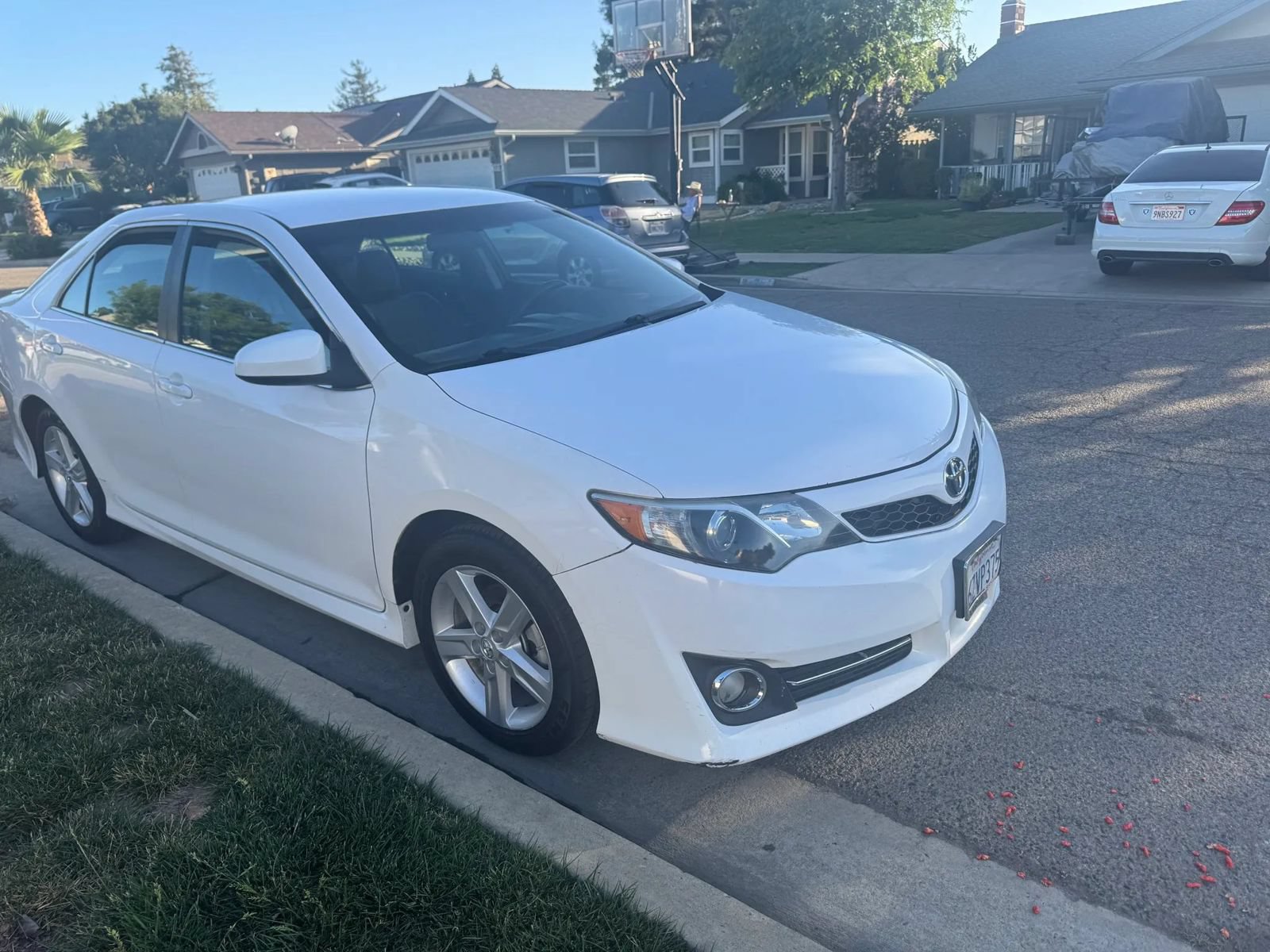 Used 2013 Toyota Camry SE FWD image 1