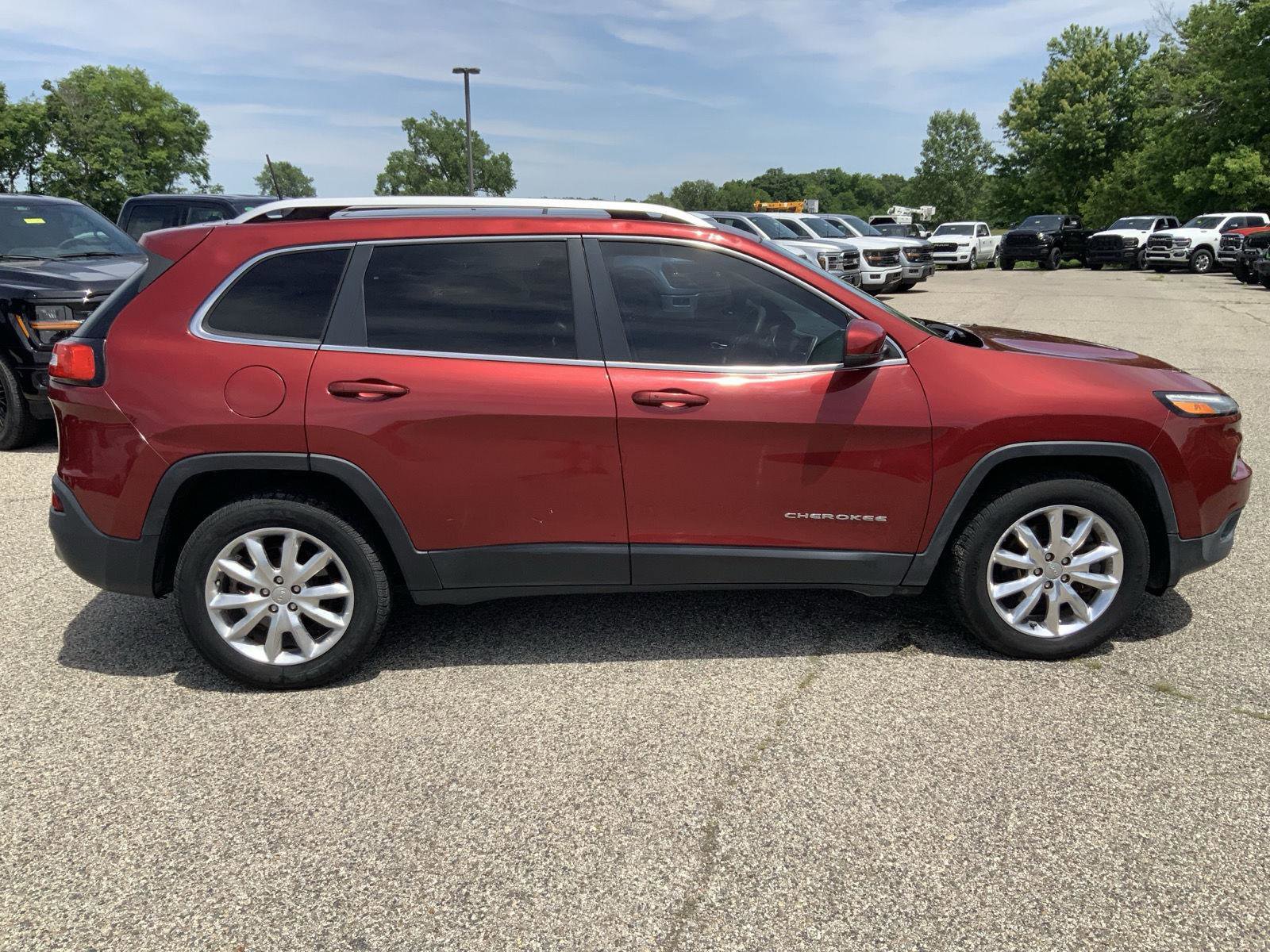Used 2016 Jeep Cherokee Limited AWD/4WD image 9