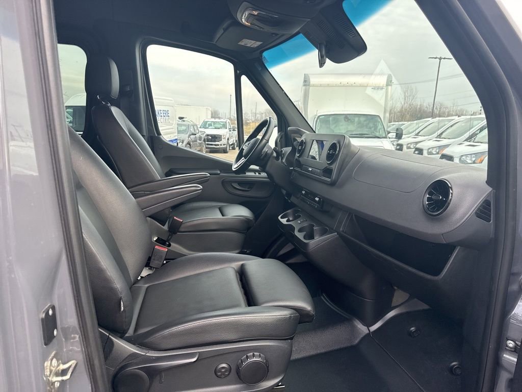 Used 2022 Mercedes-Benz Sprinter 2500 image 29
