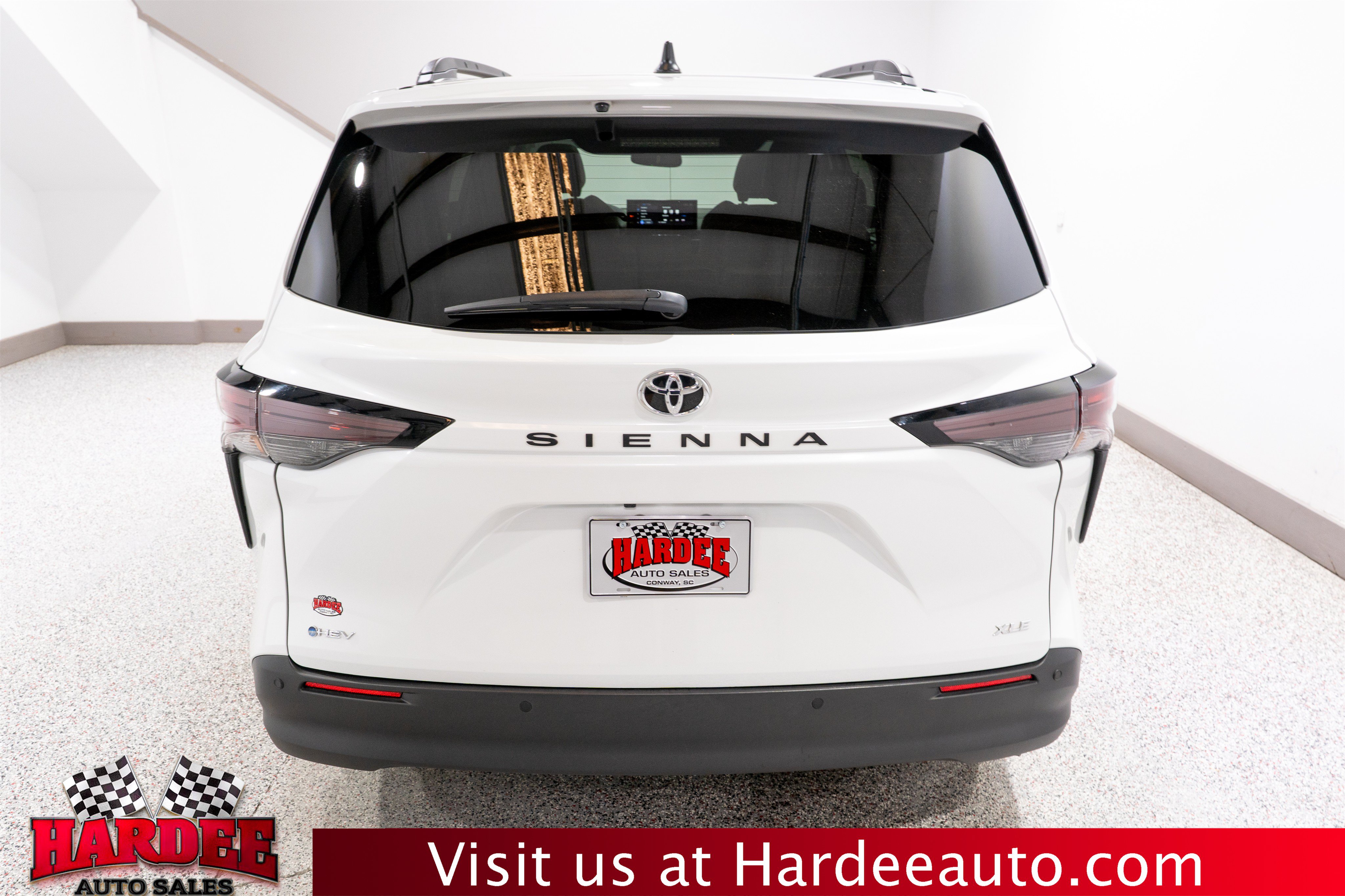 Used 2026 Toyota Sienna XLE FWD image 4