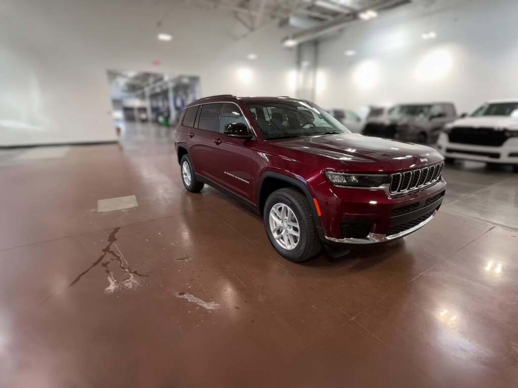New 2025 Jeep Grand Cherokee L Laredo image 16