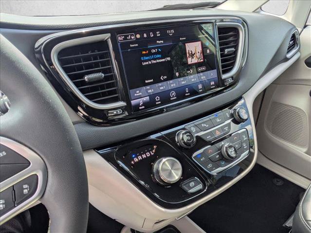 Used 2023 Chrysler Pacifica Touring-L FWD image 14