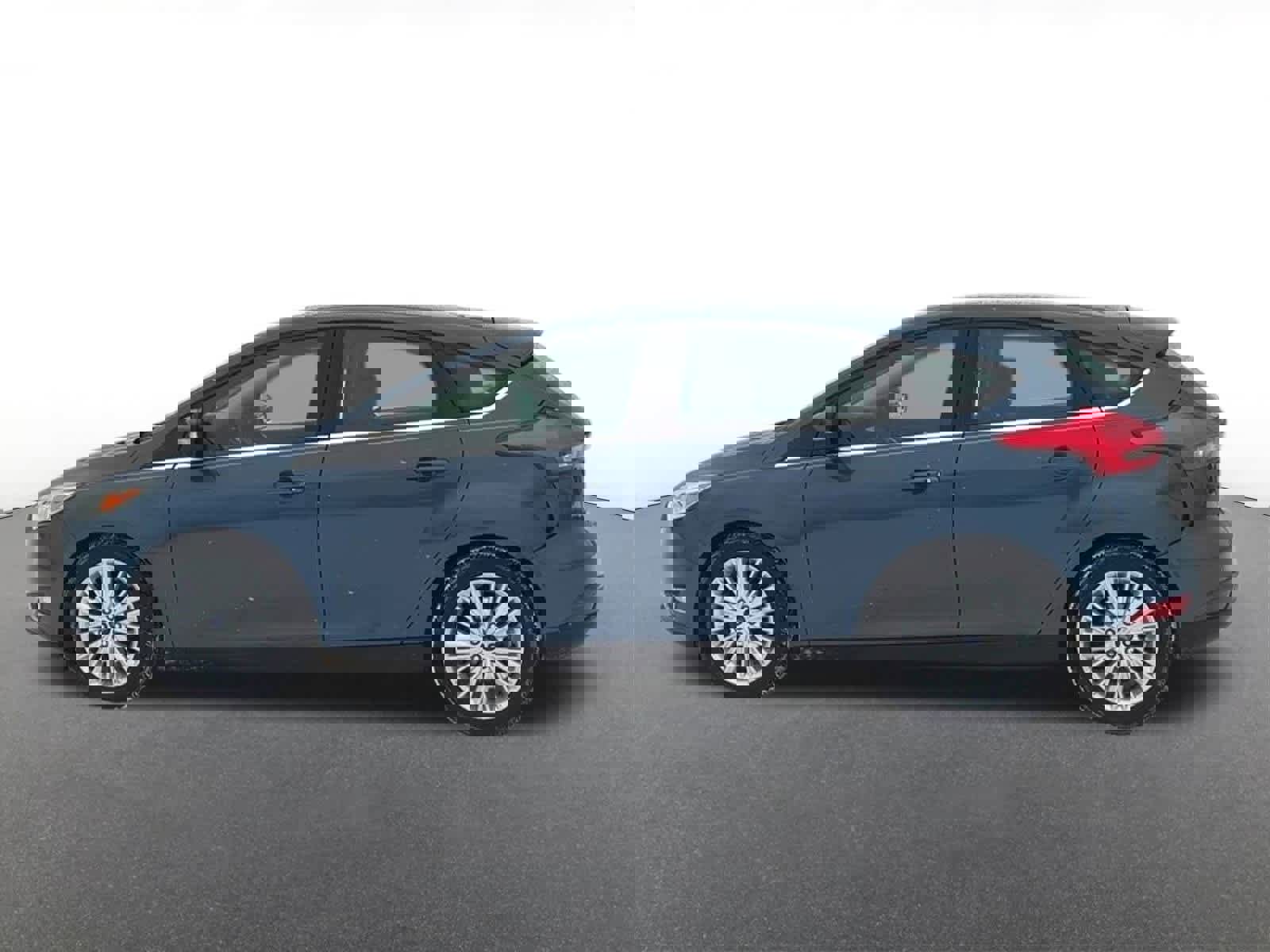 Used 2018 Ford Focus Titanium image 3