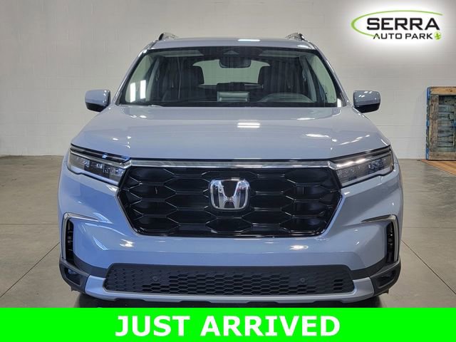 Certified 2025 Honda Pilot Touring image 3