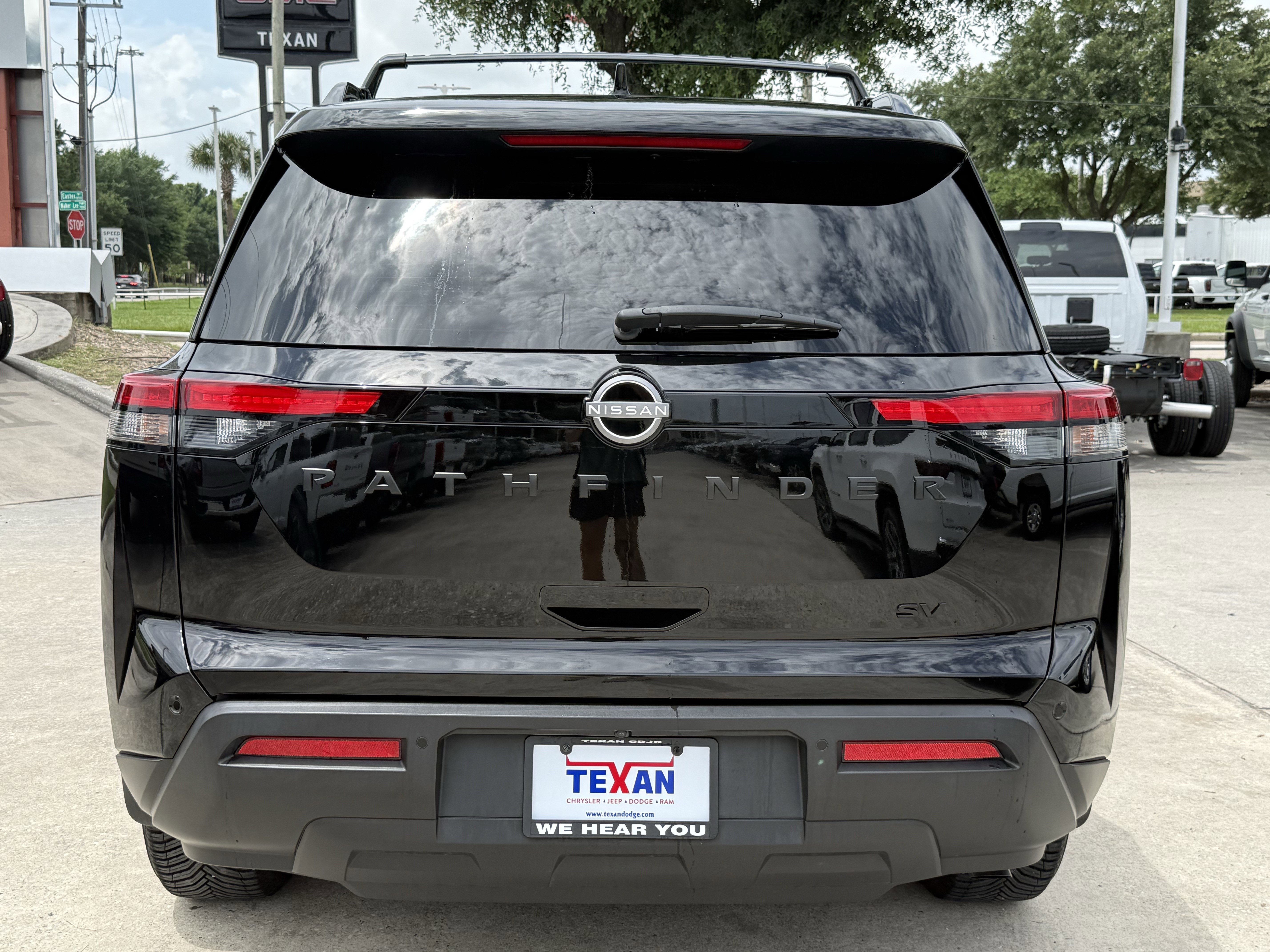 Used 2024 Nissan Pathfinder SV w/ Black Appearance Package FWD image 6