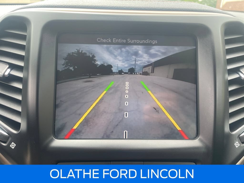 Used 2017 Jeep Cherokee Latitude FWD image 14