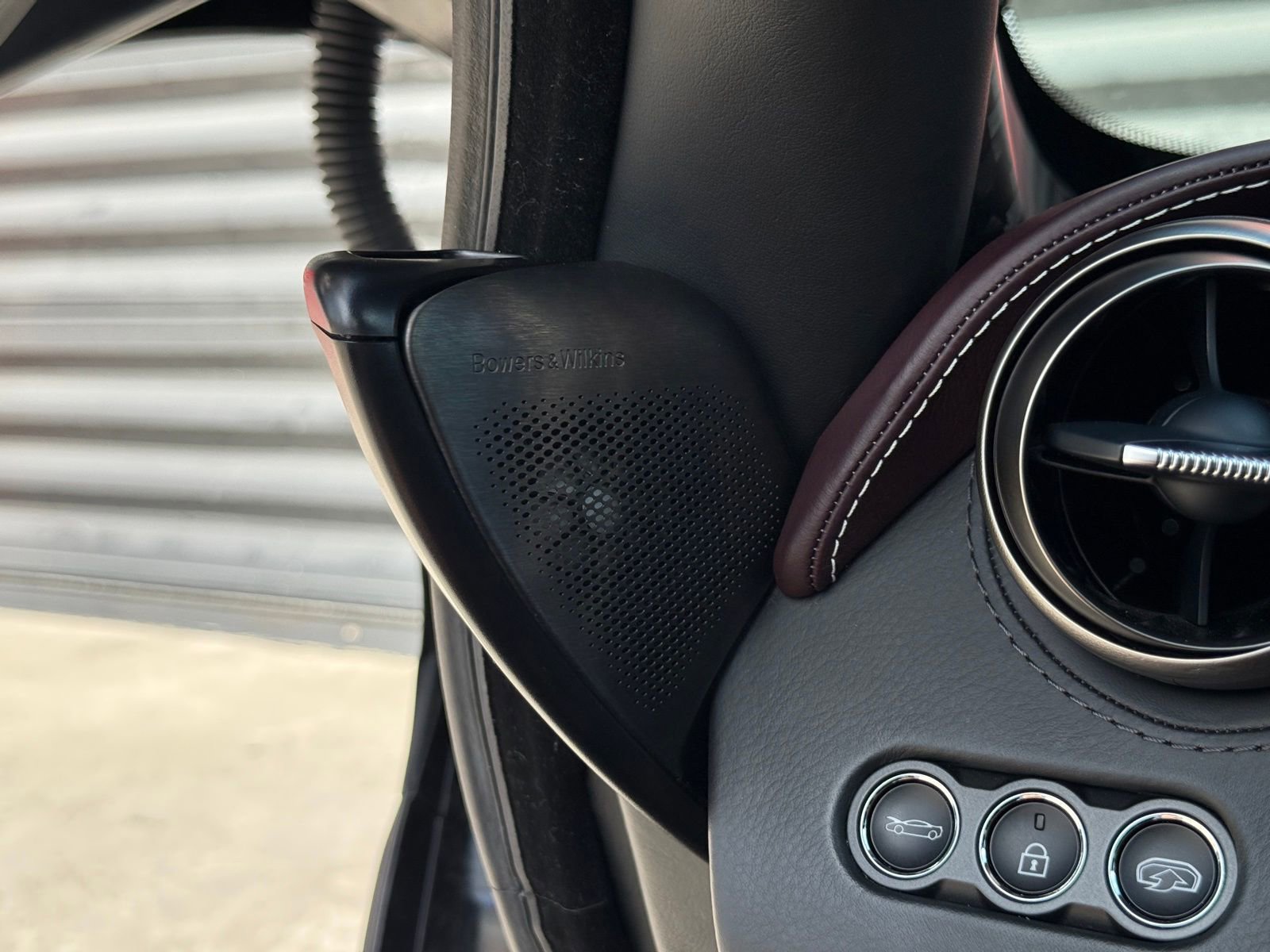Used 2018 McLaren 720S RWD image 22