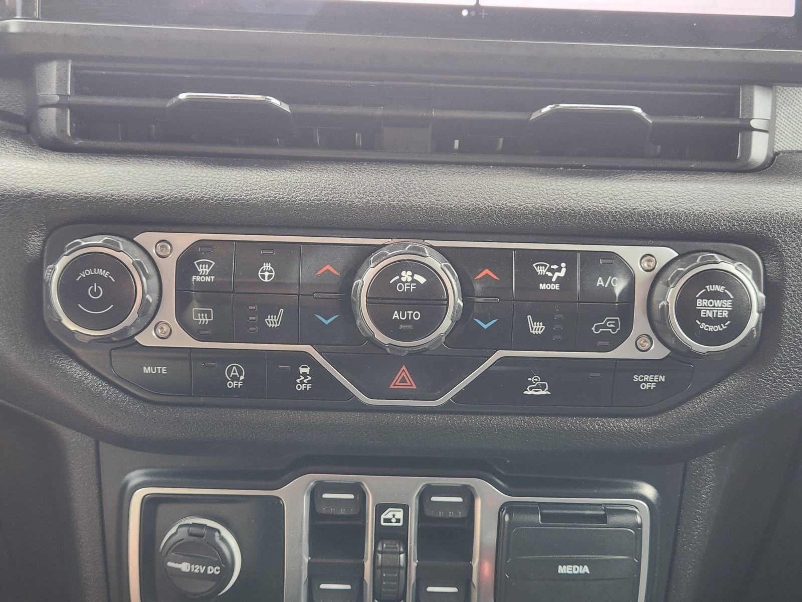Used 2024 Jeep Wrangler Unlimited Sport AWD/4WD image 22