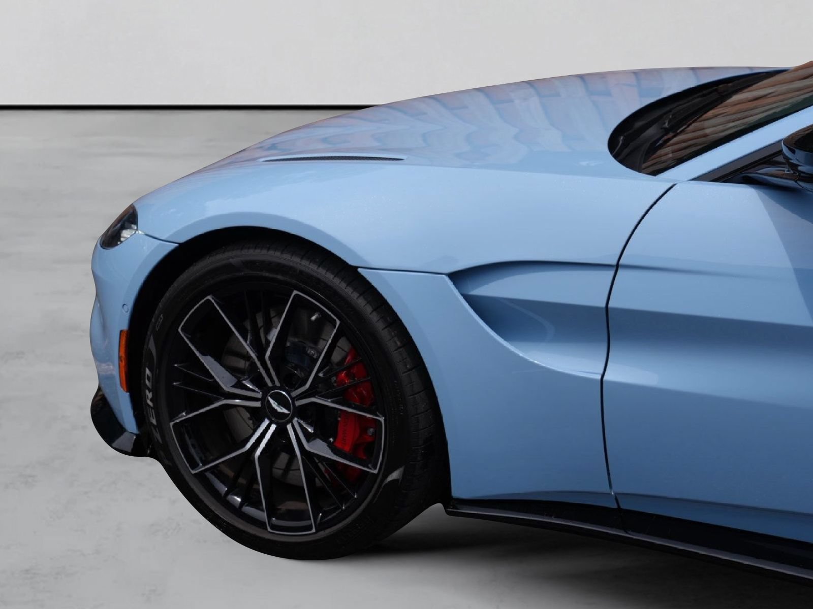 Used 2023 Aston Martin V8 Vantage Roadster RWD image 48
