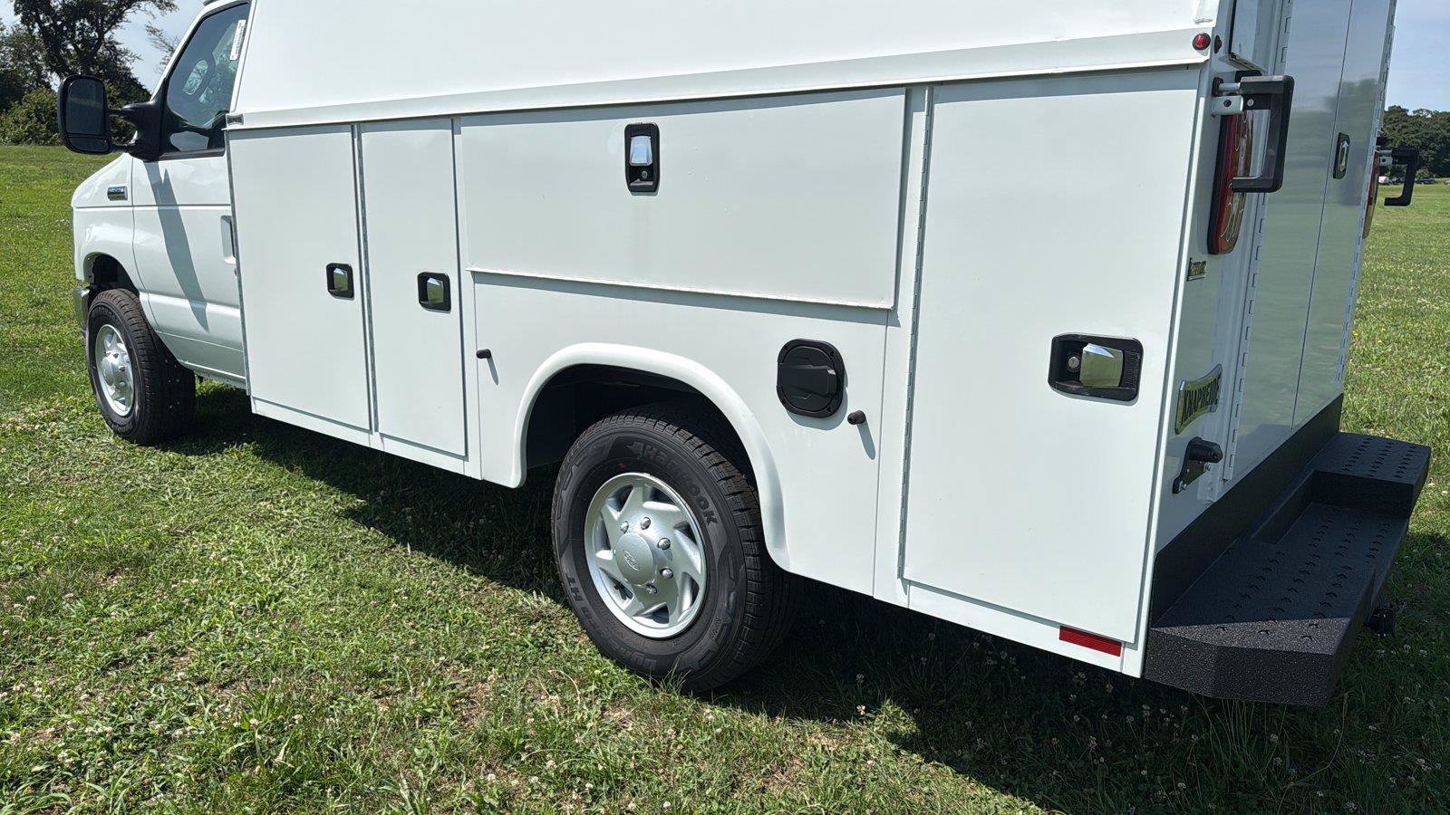 New 2027 Ford E-350 and Econoline 350 Super Duty w/ Power Equipment Group RWD image 28