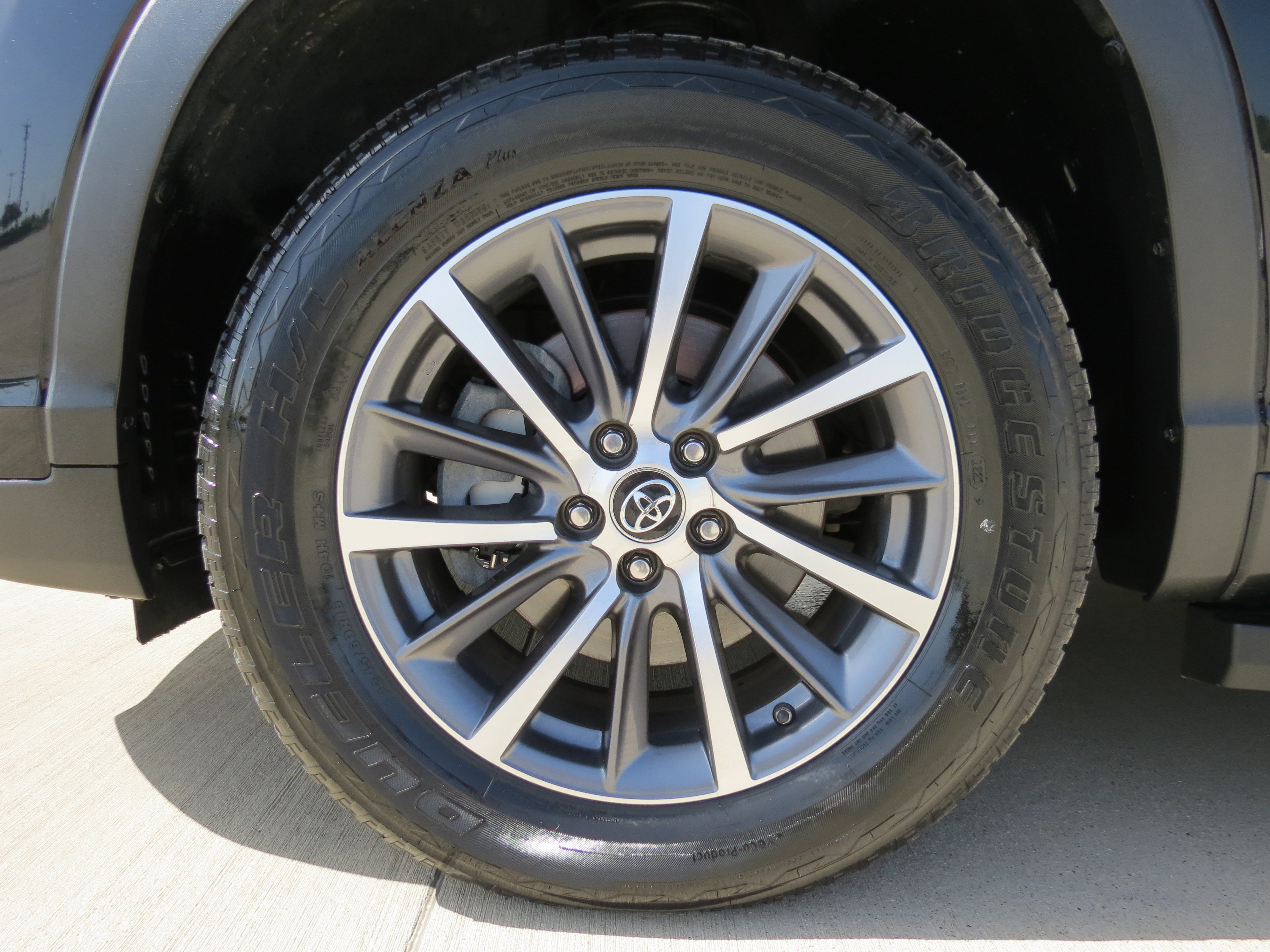 Used 2019 Toyota Highlander XLE FWD image 10