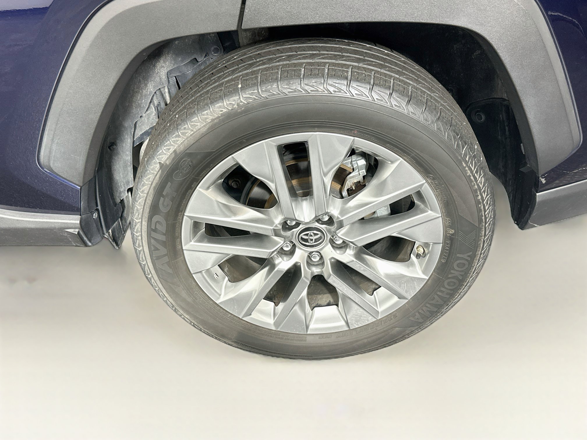 Used 2019 Toyota RAV4 XLE Premium FWD image 11