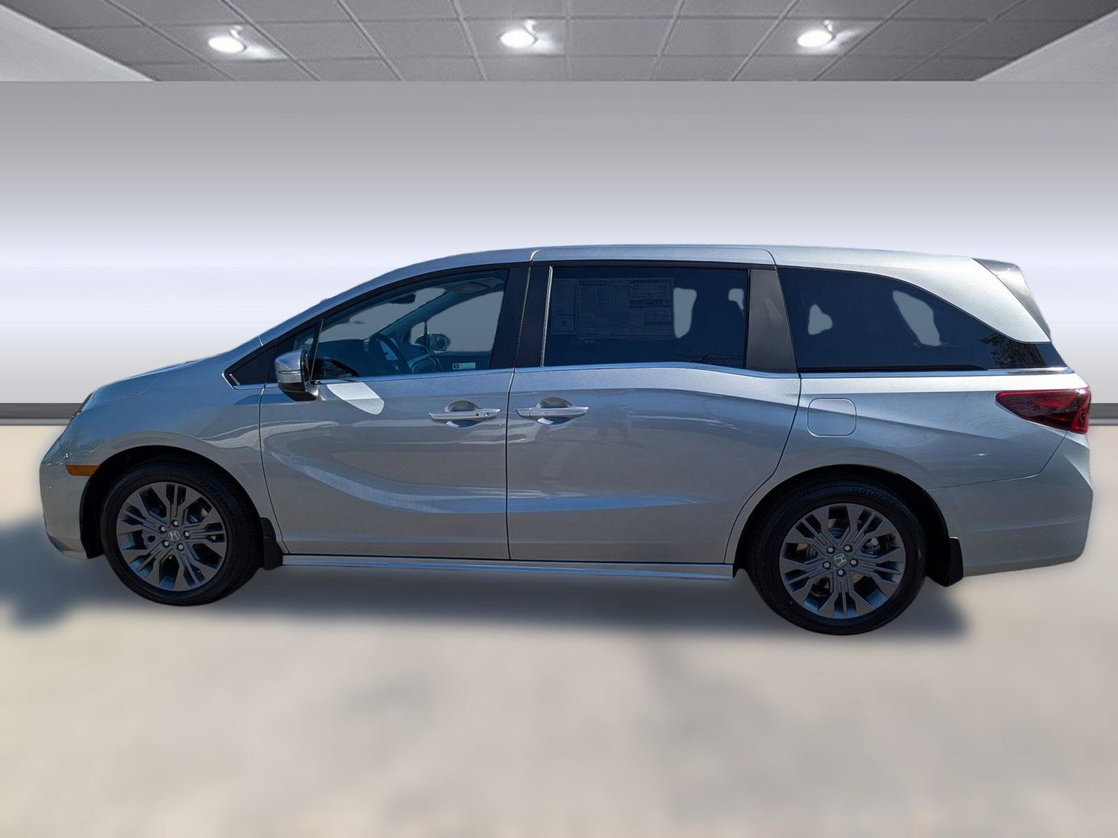 New 2026 Honda Odyssey Touring image 2