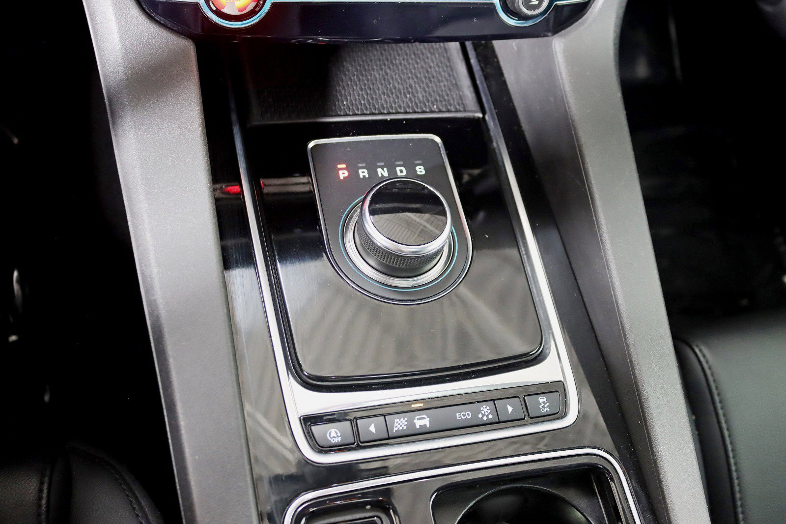 Used 2019 Jaguar F-PACE Premium image 23