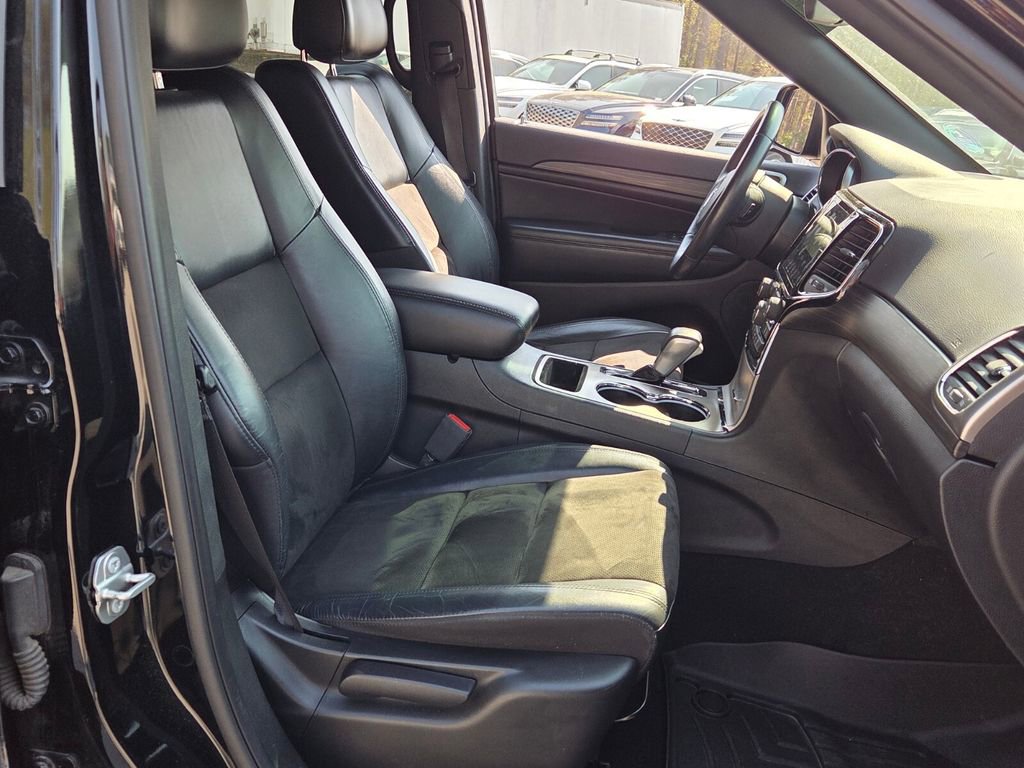 Used 2021 Jeep Grand Cherokee Laredo X image 16