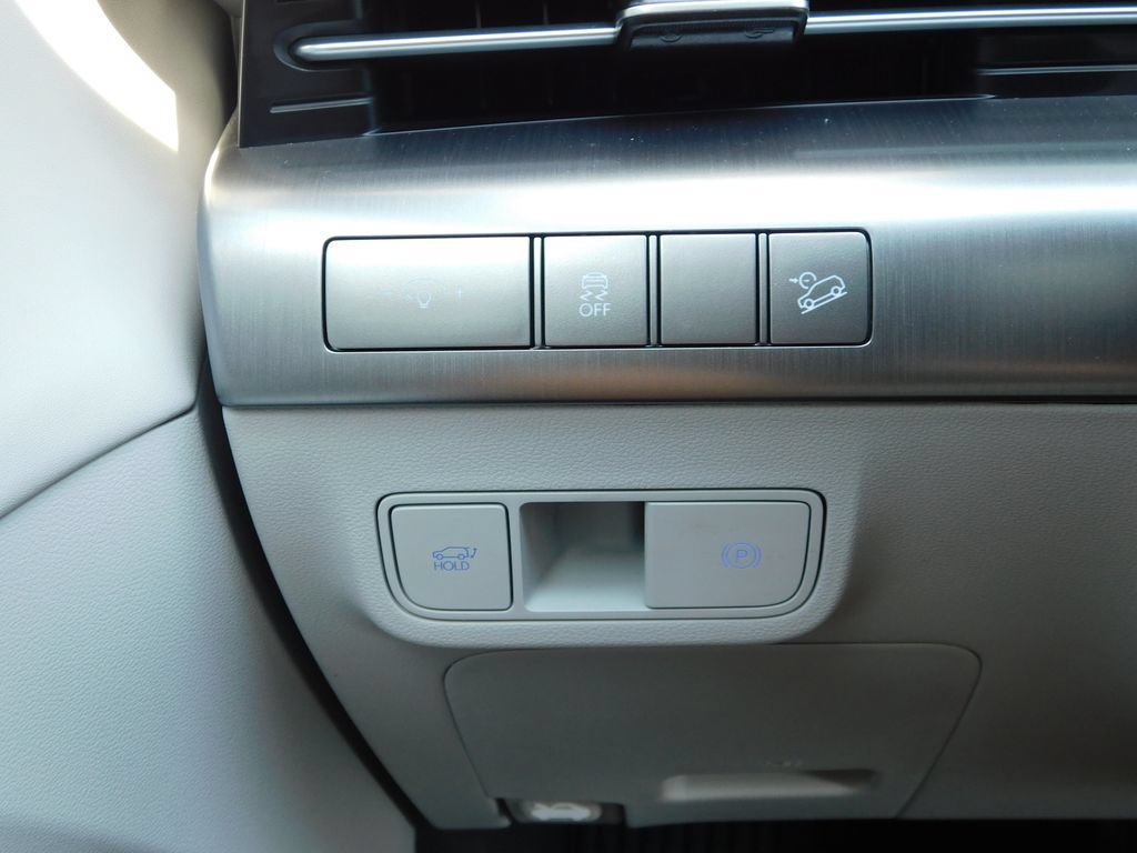 Used 2025 Hyundai Kona Limited AWD/4WD image 29
