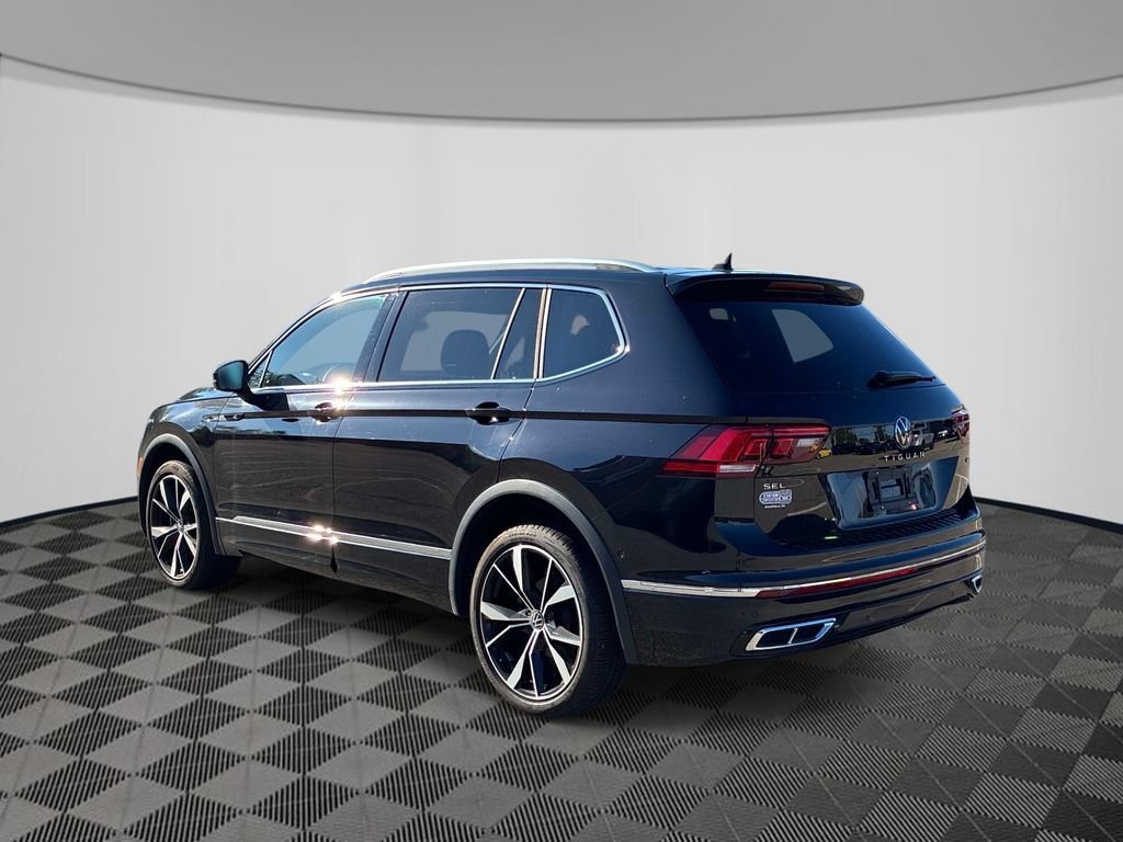 Used 2024 Volkswagen Tiguan SEL R-Line AWD/4WD image 3