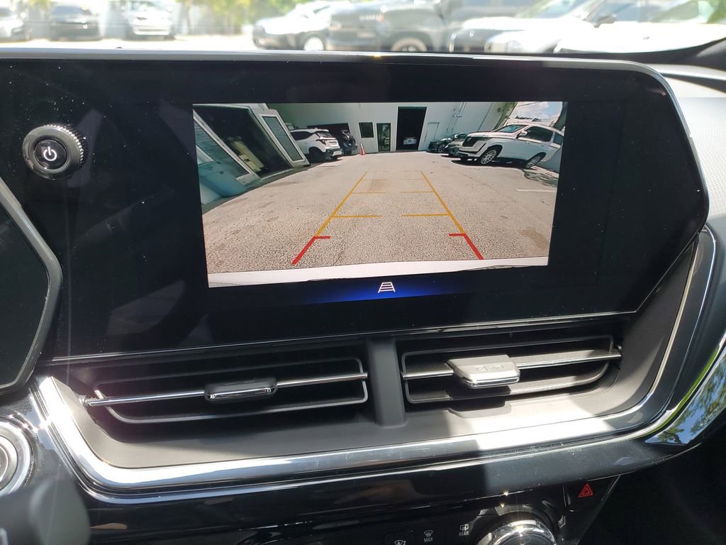 Used 2024 Chevrolet Trax RS FWD image 30
