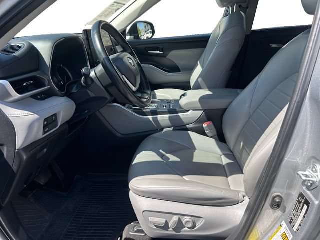 Used 2023 Toyota Highlander XLE AWD/4WD image 10