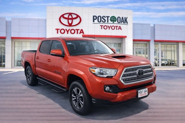 Used 2017 Toyota Tacoma TRD Sport w/ Tow Package