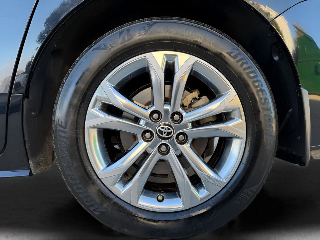 Used 2023 Toyota Sienna Platinum image 10